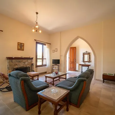 Casa Harmonia Traditional Stone House, Escape To Silence Soul And Serenity In Nature With 2 Bedrooms, Fireplace And Mountain Breeze Feriehus *