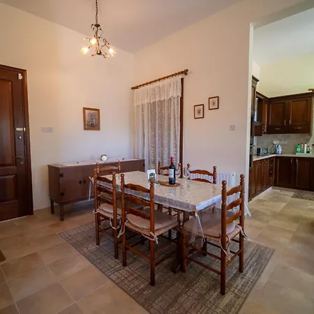 Casa Harmonia Traditional Stone House, Escape To Silence Soul And Serenity In Nature With 2 Bedrooms, Fireplace And Mountain Breeze Feriehus *