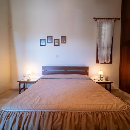 Casa Harmonia Traditional Stone House, Escape To Silence Soul And Serenity In Nature With 2 Bedrooms, Fireplace And Mountain Breeze Feriehus Mandria (Limassol)