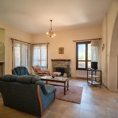 Casa Harmonia Traditional Stone House, Escape To Silence Soul And Serenity In Nature With 2 Bedrooms, Fireplace And Mountain Breeze Mandria (Limassol)