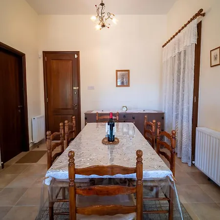 Casa Harmonia Traditional Stone House, Escape To Silence Soul And Serenity In Nature With 2 Bedrooms, Fireplace And Mountain Breeze Feriehus Mandria (Limassol)