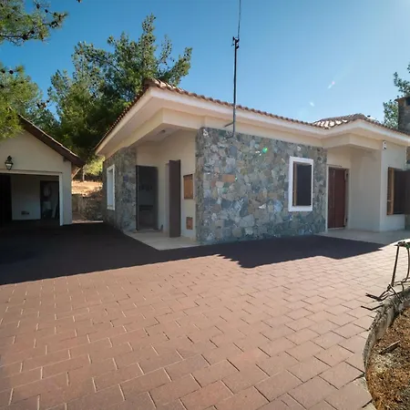 Casa Harmonia Traditional Stone House, Escape To Silence Soul And Serenity In Nature With 2 Bedrooms, Fireplace And Mountain Breeze Feriehus *