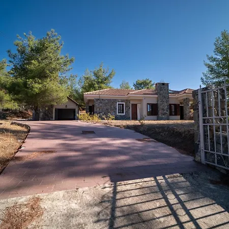 Casa Harmonia Traditional Stone House, Escape To Silence Soul And Serenity In Nature With 2 Bedrooms, Fireplace And Mountain Breeze 펜션