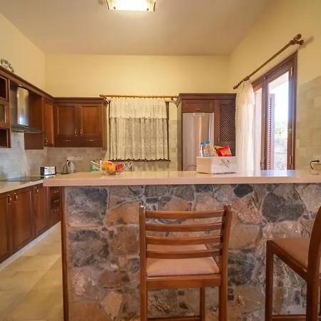 Casa Harmonia Traditional Stone House, Escape To Silence Soul And Serenity In Nature With 2 Bedrooms, Fireplace And Mountain Breeze Feriehus *