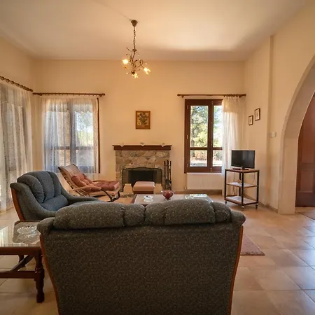 Feriehus Casa Harmonia Traditional Stone House, Escape To Silence Soul And Serenity In Nature With 2 Bedrooms, Fireplace And Mountain Breeze Mandria (Limassol)