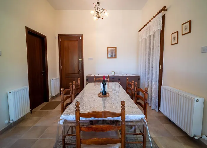 Casa Harmonia Traditional Stone House, Escape To Silence Soul And Serenity In Nature With 2 Bedrooms, Fireplace And Mountain Breeze Prázdninový dům Mandria (Limassol)