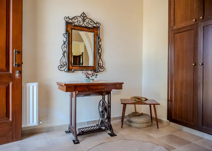 別荘 Casa Harmonia Traditional Stone House, Escape To Silence Soul And Serenity In Nature With 2 Bedrooms, Fireplace And Mountain Breeze Mandria (Limassol)